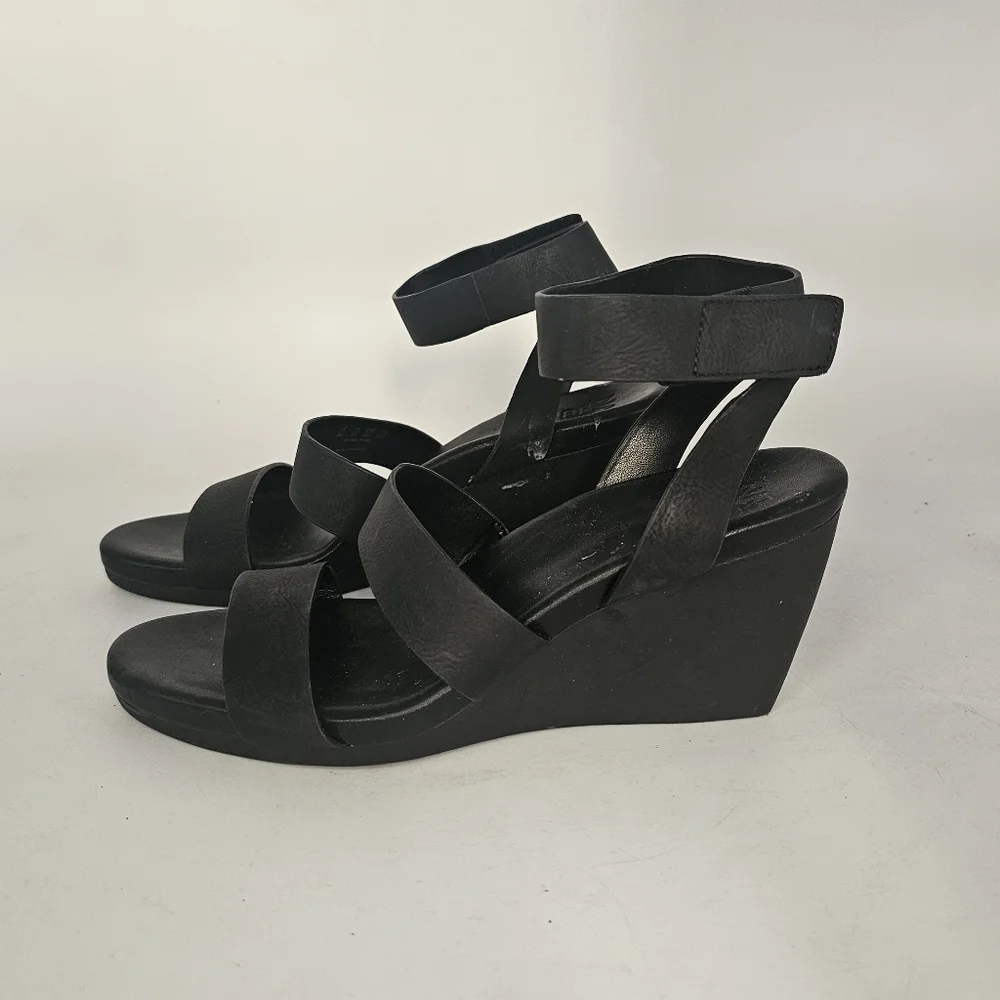 Naturalizer Genn Ignite Black Nubuck Wedge Sandals 8 Comfort Classic Travel Chic